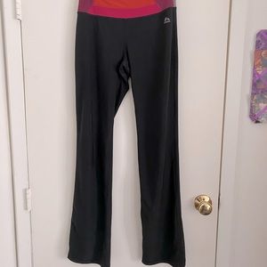 Yoga pants with pockets